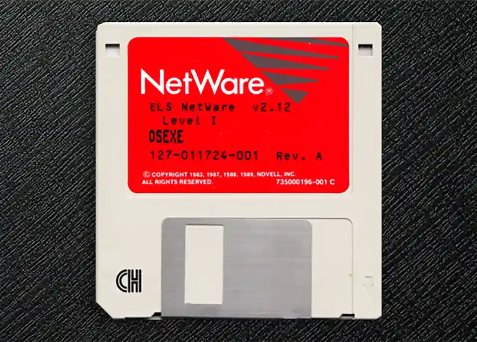 Instalar uma rede Novell envolvia vários disquetes, geralmente entre 40 e 50