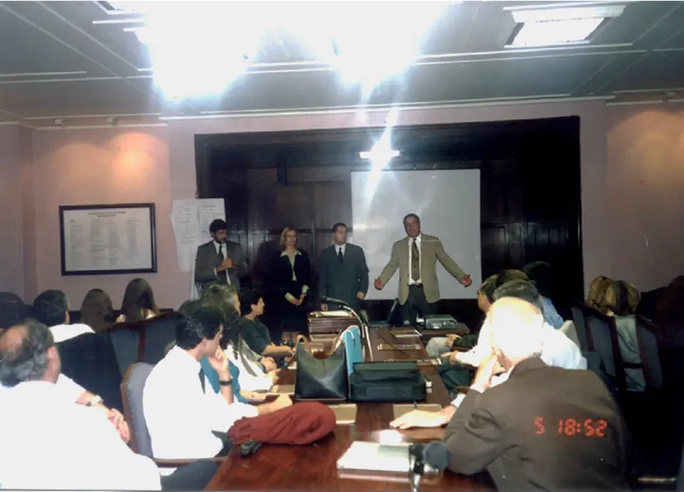 A reestruturação foi apresentada na Convenção Anual de 2001